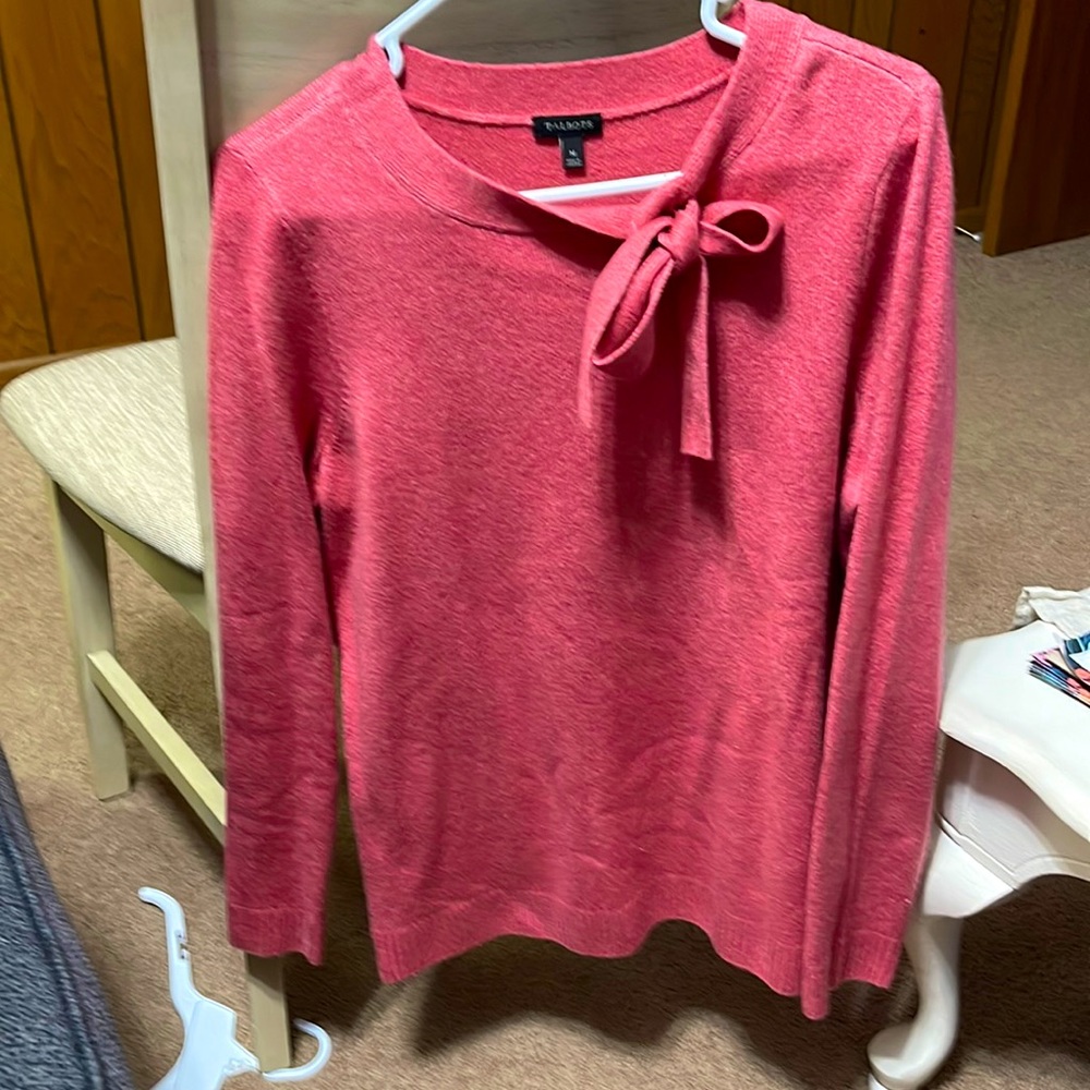 Talbots medium long sleeve sweater with a side tie to tie a bow. Super soft